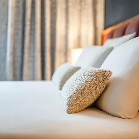 מלון Mercure Cote De Nacre 4*