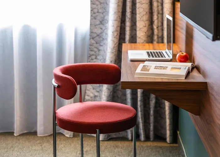 卡昂蔚蓝之珠美居酒店 4*